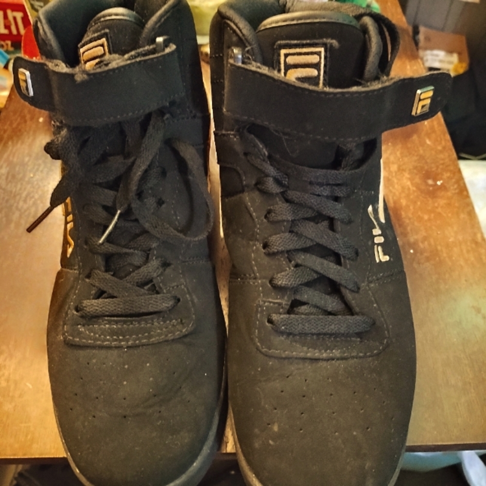 Fila men's shoes size 9 black and gold